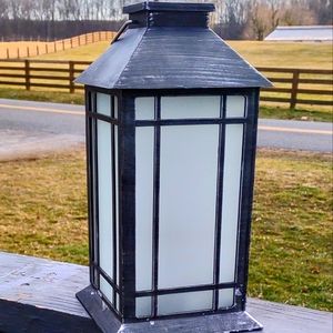 Solar lantern with flickering light
